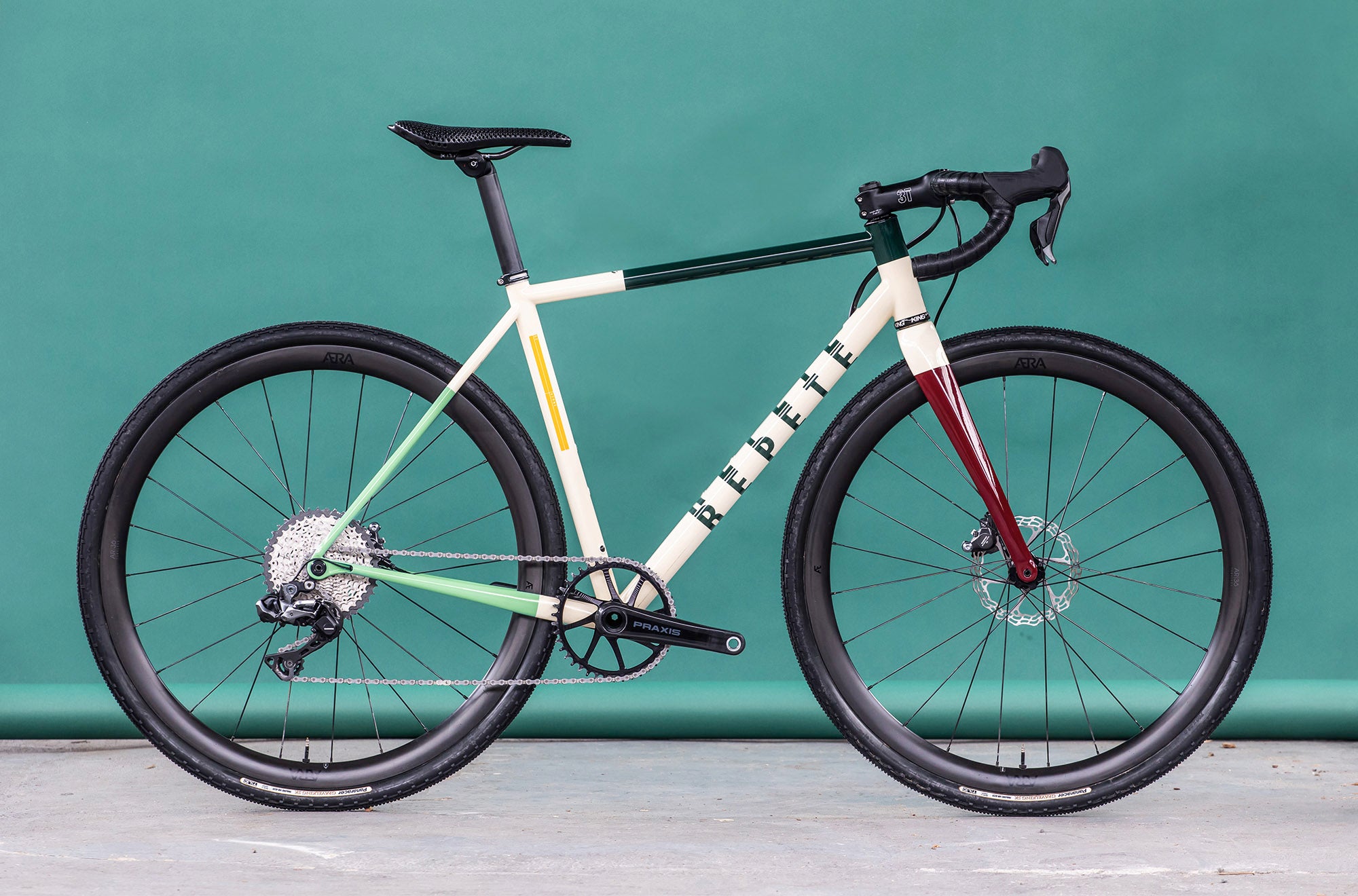 REPETE Posedla No pressure, just joy